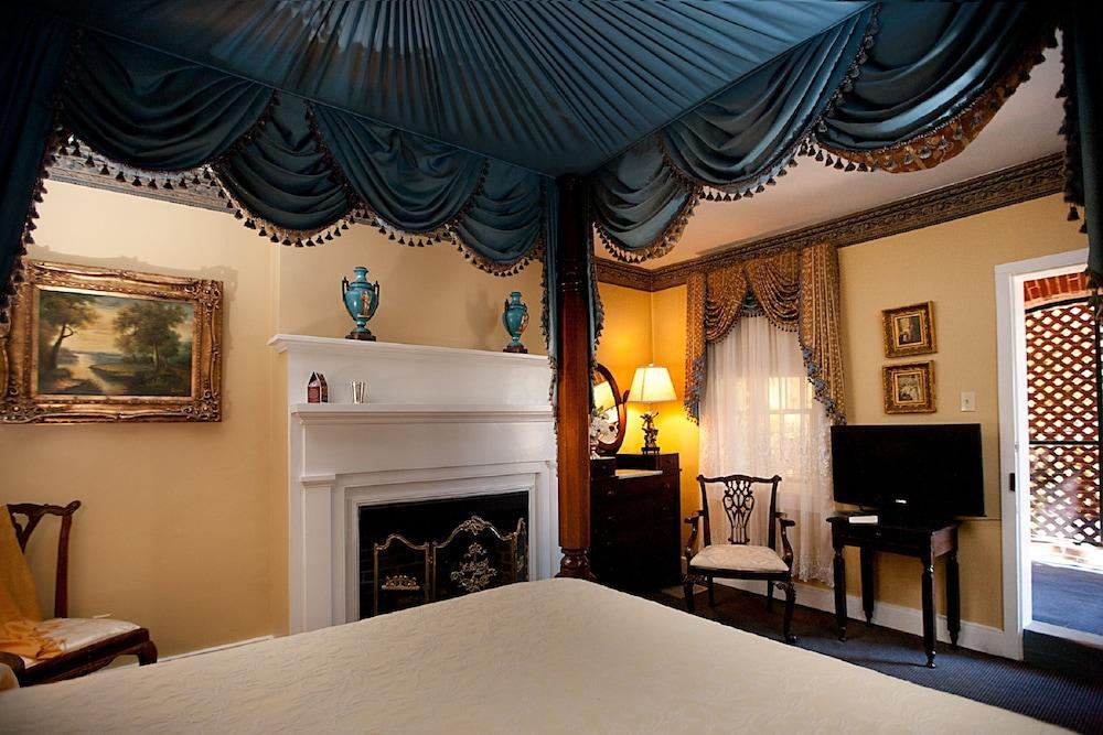 Monmouth Historic Inn Натчез Экстерьер фото