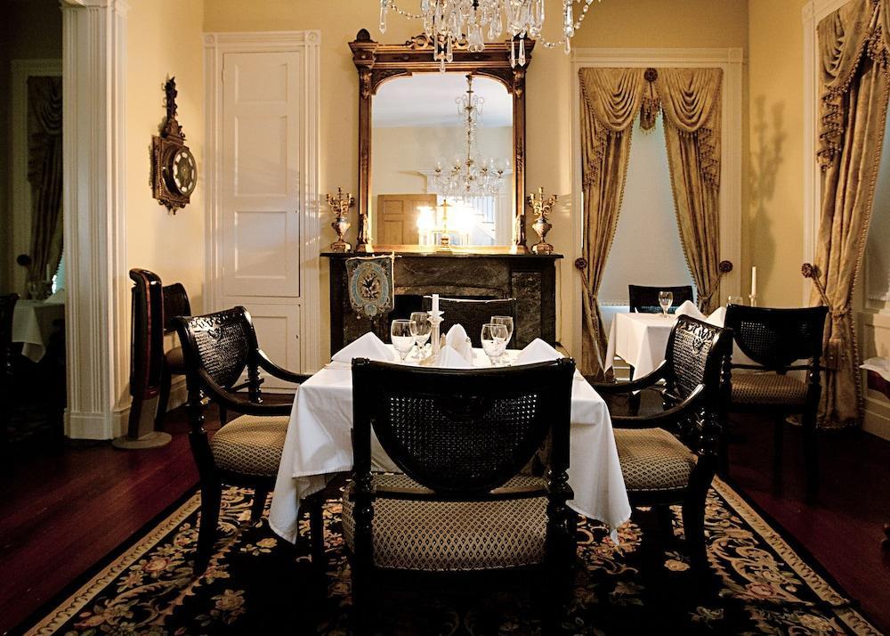 Monmouth Historic Inn Натчез Экстерьер фото