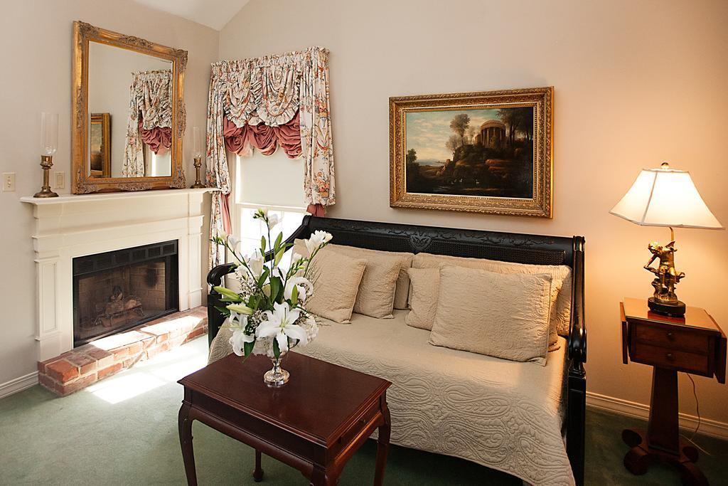 Monmouth Historic Inn Натчез Номер фото