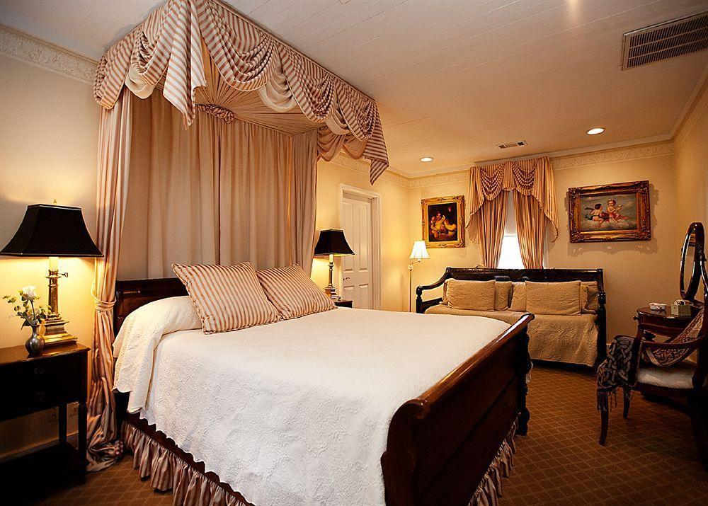 Monmouth Historic Inn Натчез Экстерьер фото