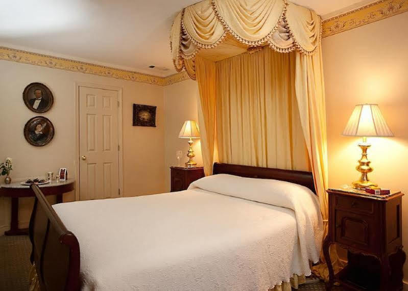 Monmouth Historic Inn Натчез Экстерьер фото