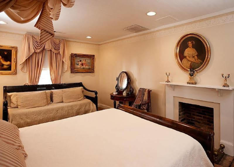 Monmouth Historic Inn Натчез Экстерьер фото