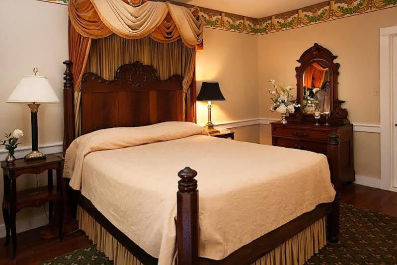 Monmouth Historic Inn Натчез Экстерьер фото