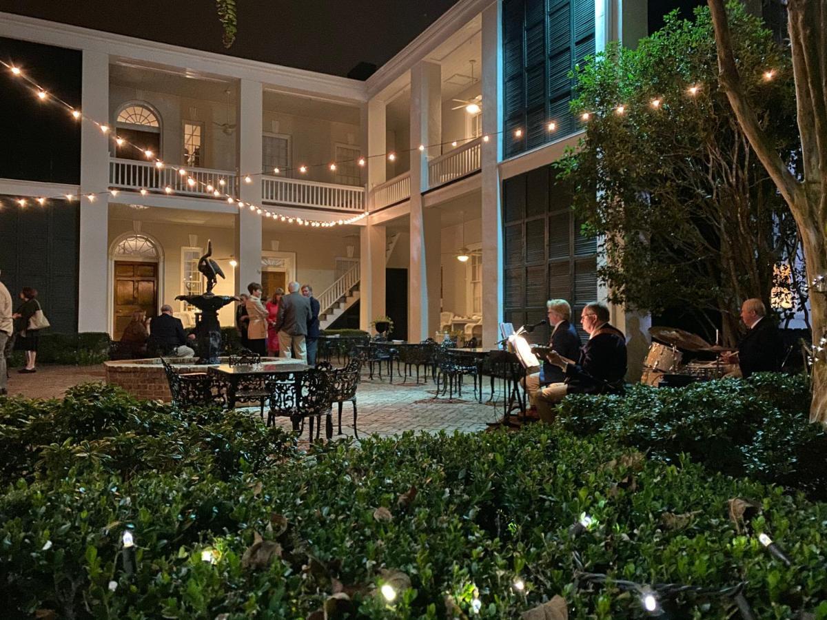 Monmouth Historic Inn Натчез Экстерьер фото